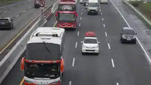 Arus-Mudik-Tol-Semarang-Solo-H-4-Lebaran_20260317_214212.jpg