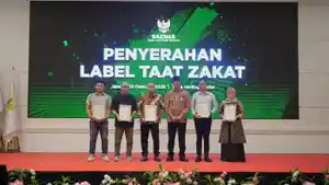 PNM-menerima-Sertifikat-Label-Taat-Zakat.jpg