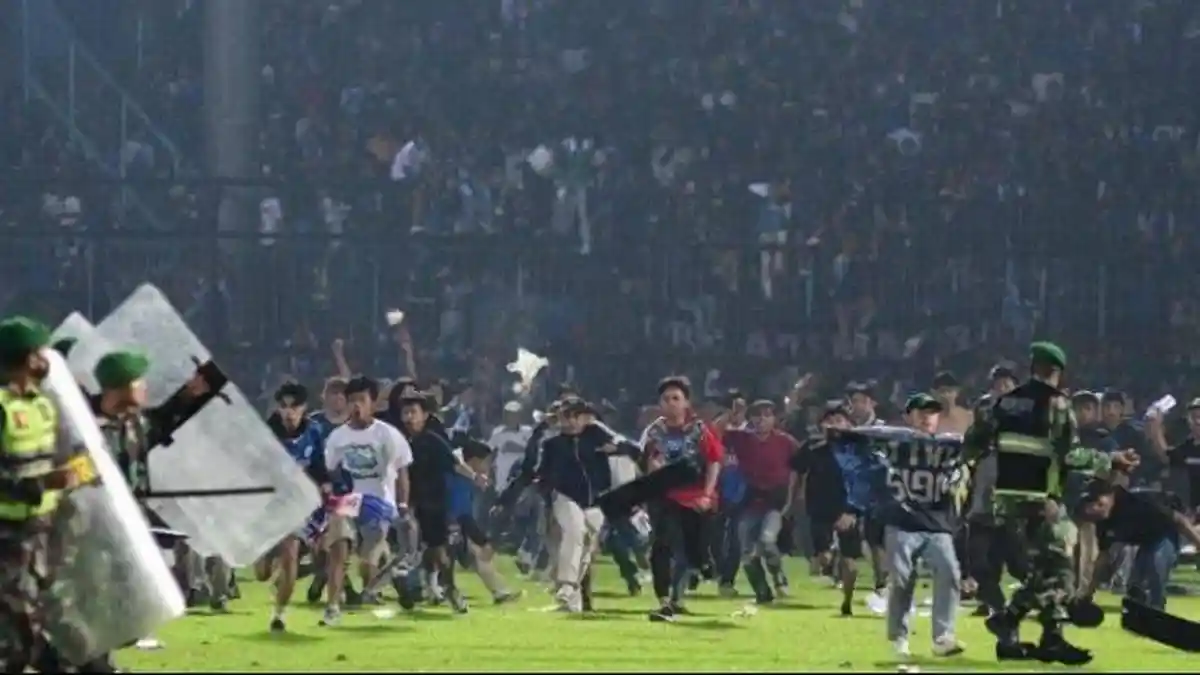 Pasal Jeratan 6 Tersangka Kerusuhan Suporter di Stadion Kanjuruhan