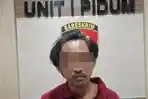 Tampang-tersangka-RAH-baju-merah-dikeler-ke-Mapolres-Gresik.jpg