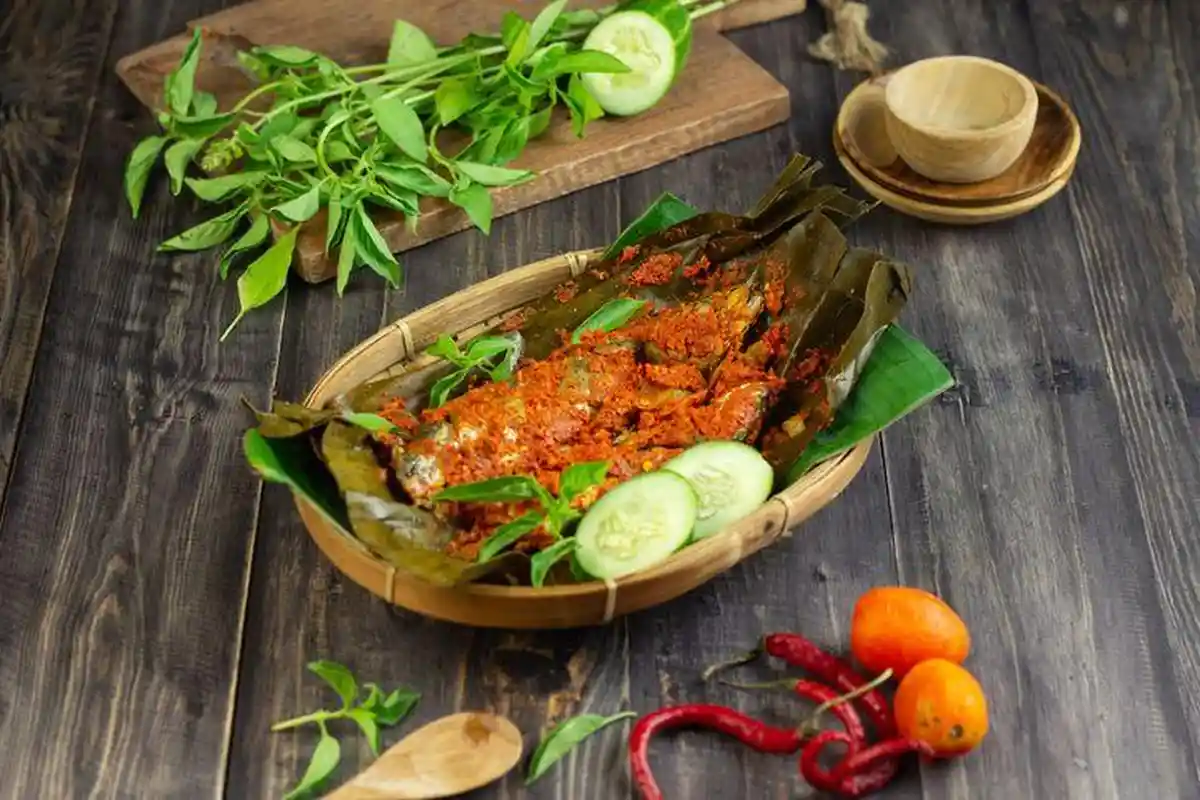 Mau Buat Menu Berbeda Saat Sahur Atau Berbuka? Coba Resep Pepes Ikan Peda Daun Singkong Satu Ini