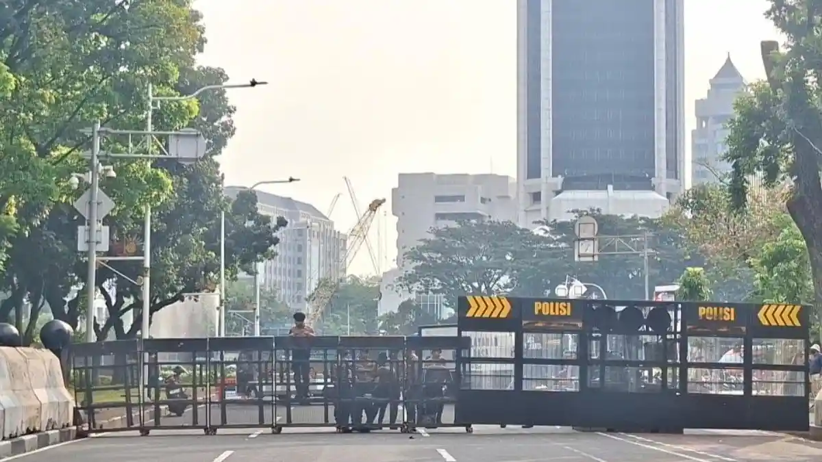 Iring-iringan Mobil Polisi Bergerak ke Bundaran HI, Demo Mahasiswa ...
