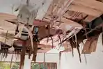 Kondisi-atap-gedung-Perpustakaan-SD-Inpres-Sanggram-di-Kampung-Sanggram.jpg