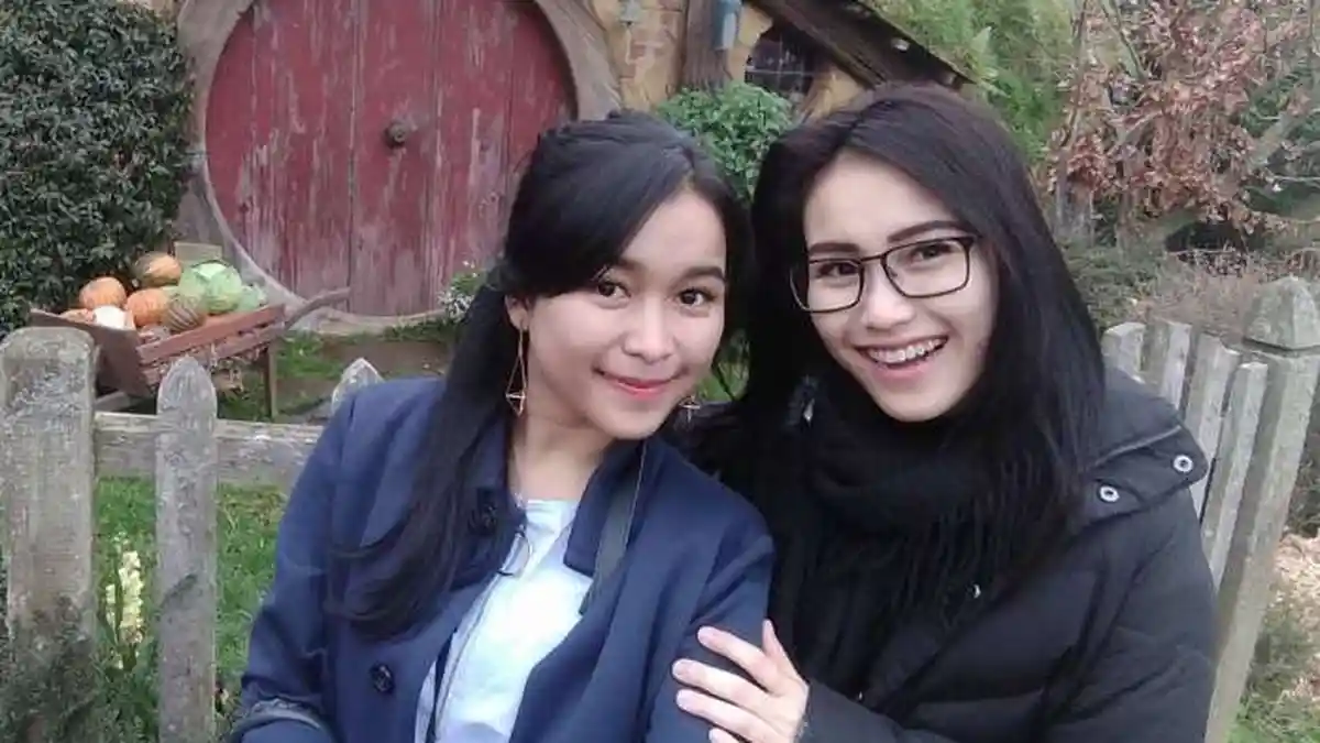 Beredar Potret Lawas Ayu Ting Ting dan Adiknya, Kecantikan Mereka Dibandingkan