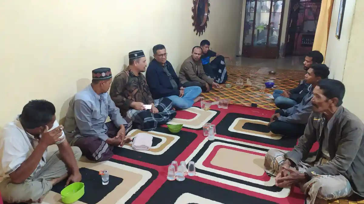 Wakil Bupati Pidie Sambangi Korban Puting Beliung dan Sahur Bersama
