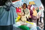 Ratusan Warga Kediri Serbu Bazar Ramadan Presisi, Sembako Murah Ludes Diserbu Pembeli