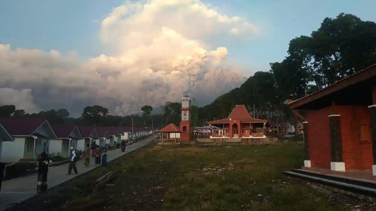 Gunung Semeru Erupsi Lagi, Ada 19 Letusan Kecil yang Terdeteksi Seismograf