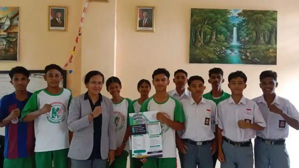 Dosen UNIKA St. Paulus Ruteng Menginspirasi Siswa SMAS Keberbakatan ...
