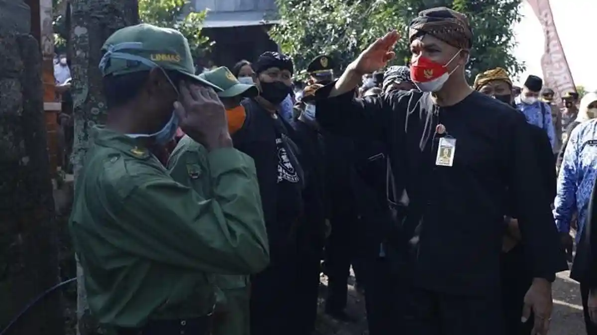 Hari Pahlawan, Ganjar Upacara di Dekat Makam Pocut Meurah Intan Hingga Sowan ke Kampung Samin