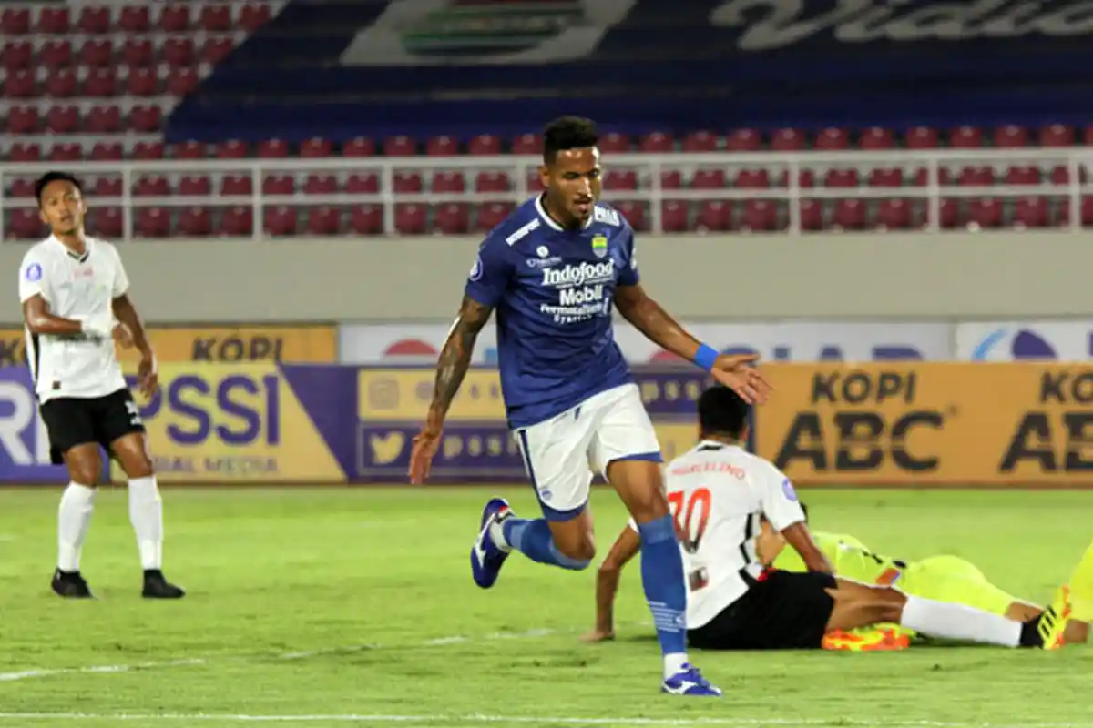 Hal Menarik di Babak Pertama Persib vs Persipura