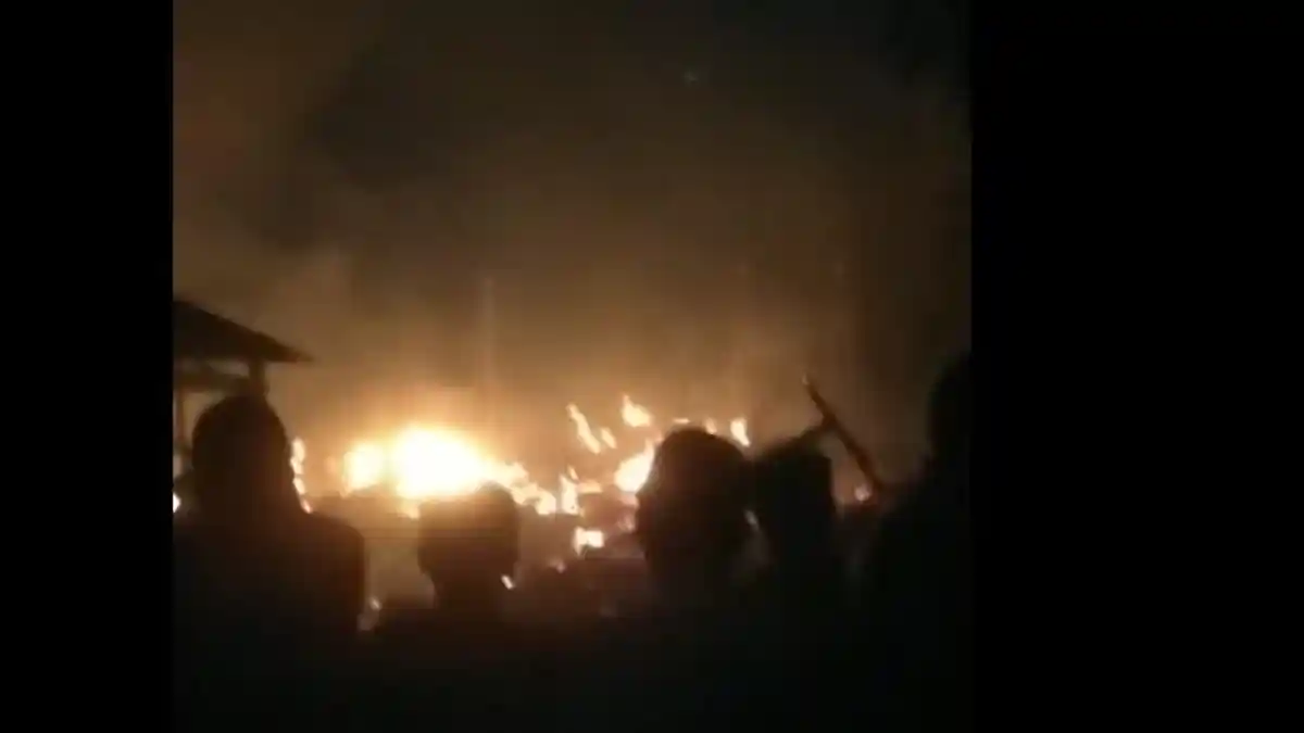 BREAKING NEWS: Bangunan di Dusun Pessunan Desa Sumarrang Polman Terbakar