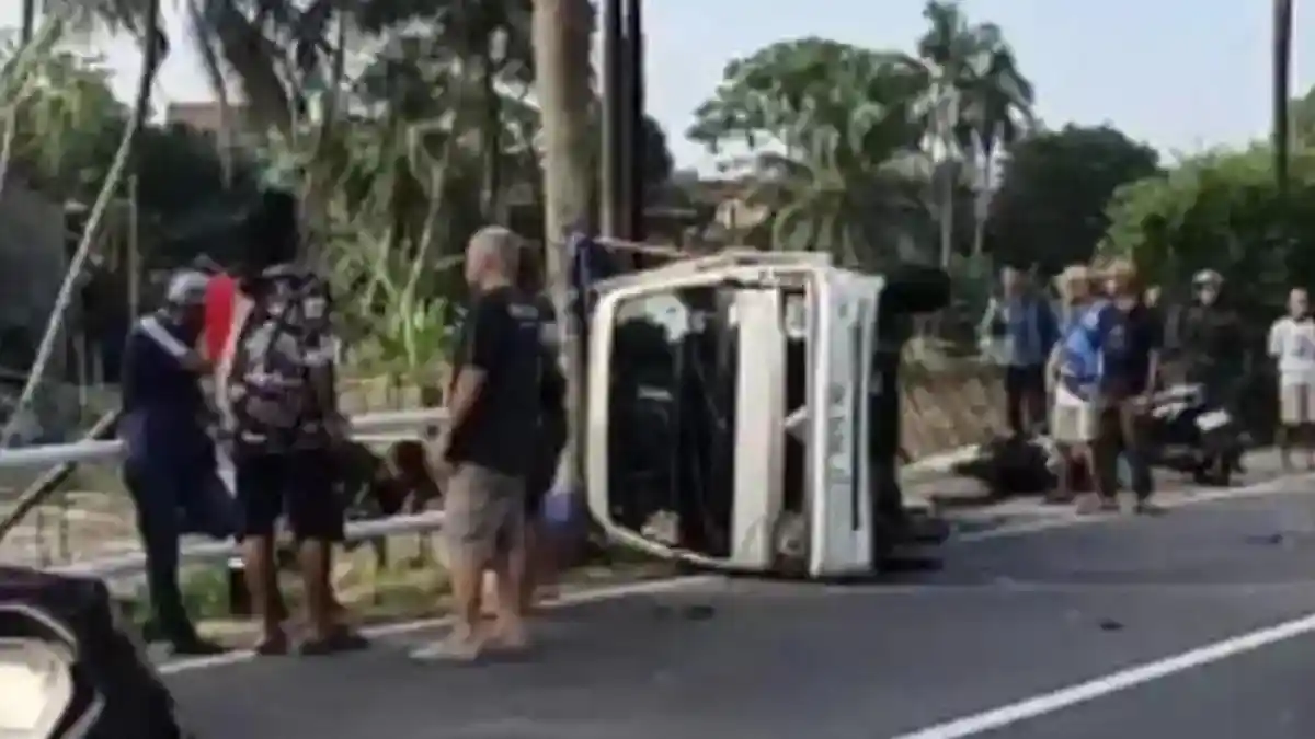 Balita Tewas dalam Kecelakaan Beruntun Libatkan Motor, Pikap, dan Minibus