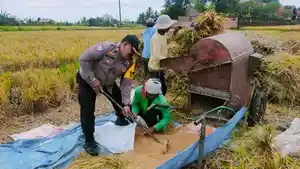 Bhabinkamtibmas-Desa-Singakerta-Aiptu-I-Made-Widastra-melaksanakan-giat-sambang.jpg