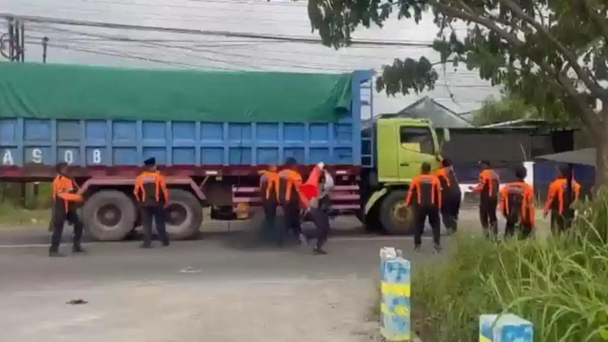 DPRD Gresik segera Panggil Pemilik Truk yang Nyaris Tabrak Petugas Dishub Saat Penertiban