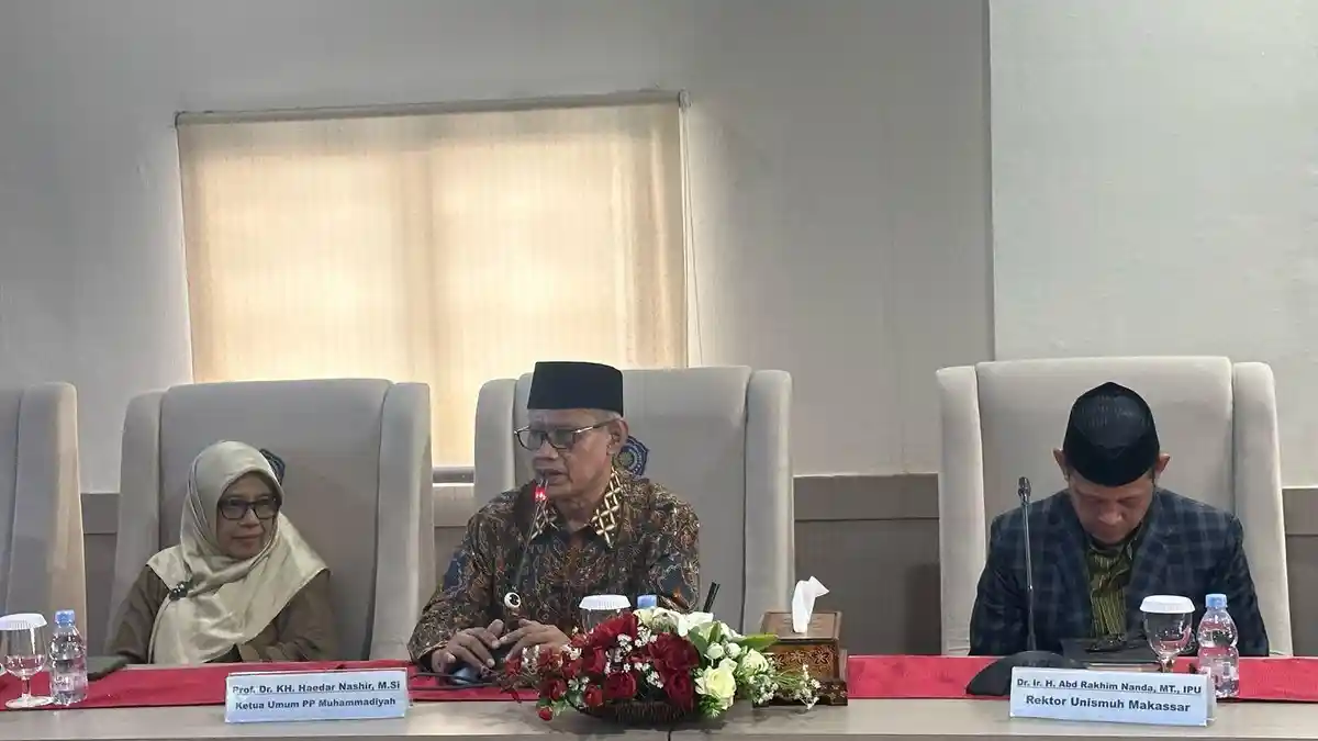 Bawakan Kuliah Tamu di Unismuh Makassar, Prof Haedar Nashir Ingatkan Pentingnya Profesionalitas