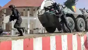 Simulasi-pengamanan-VIP.jpg