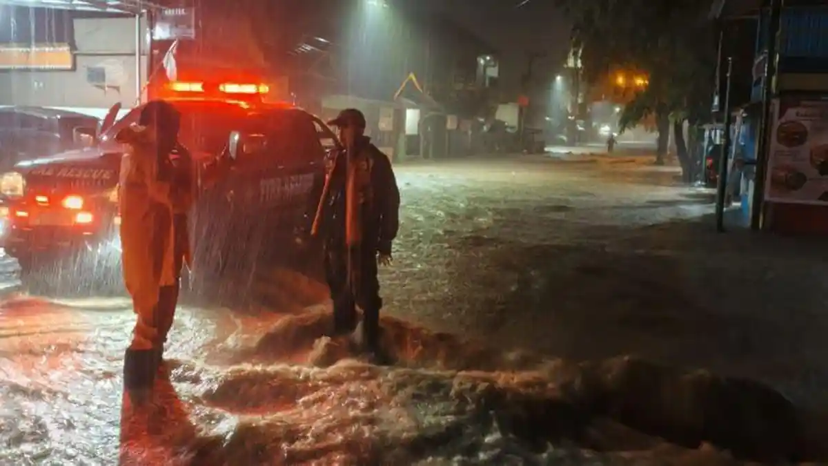 Warga Kotabaru Pasrah Perabot Rumah Basah Gegara Banjir Selama 1,5 Jam