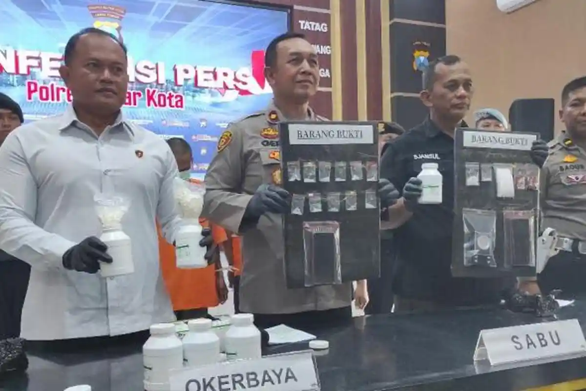 Bekuk 2 Pengedar di Blitar, Polisi Sita 14,8 Gram Sabu-sabu dan 6500 Butir Pil Koplo