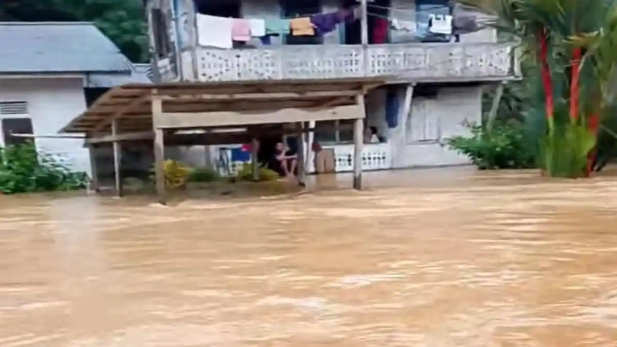 Banjir Bandang Rendam Beberapa Desa di Tempunak dan Sepauk