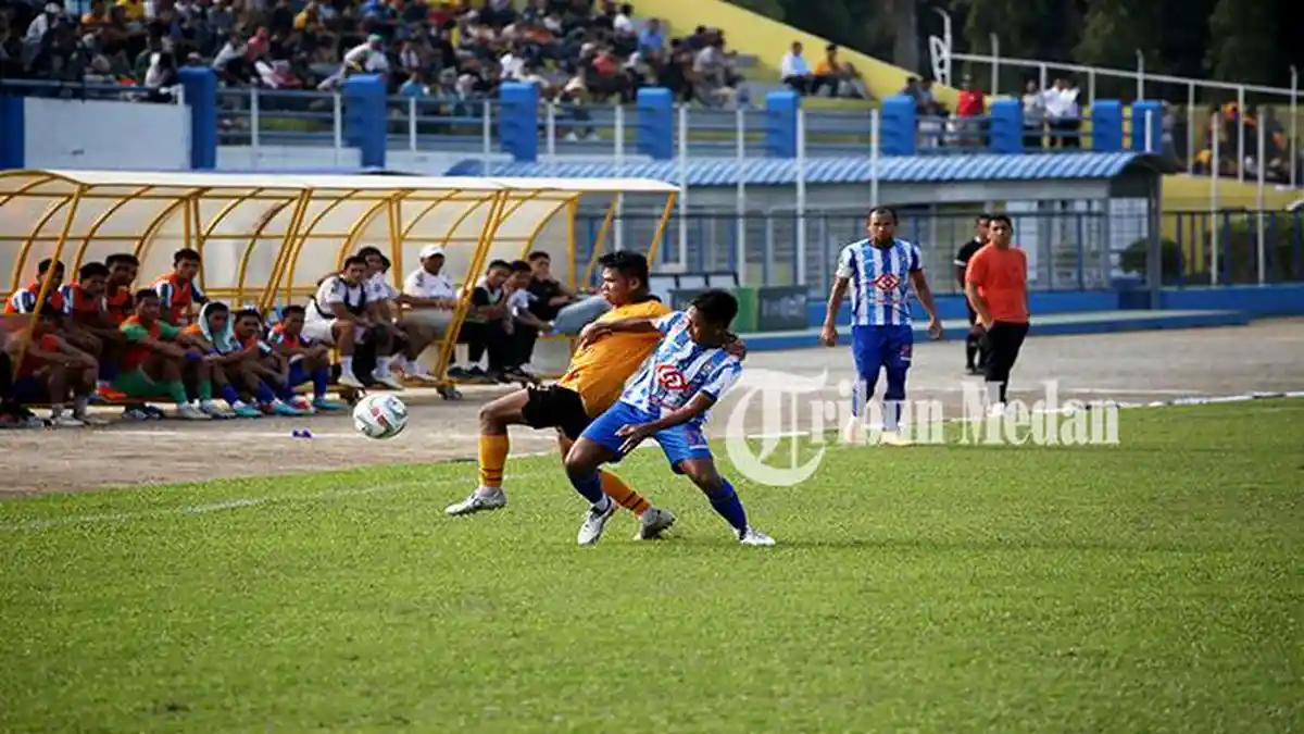 Berita Foto: PESTA GOL di Baharoeddin, PSDS Deliserdang Gilas Ratakan PSPS Riau dengan Skor 3-0 - 17092023_BEREBUT-BOLA_ABDAN-SYAKURO-1.jpg