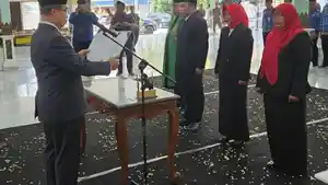 Bupati-Madiun-Hari-Wuryanto-melantik-Sekda-Kabupaten-Madiun-Sigit-Budiarto.jpg