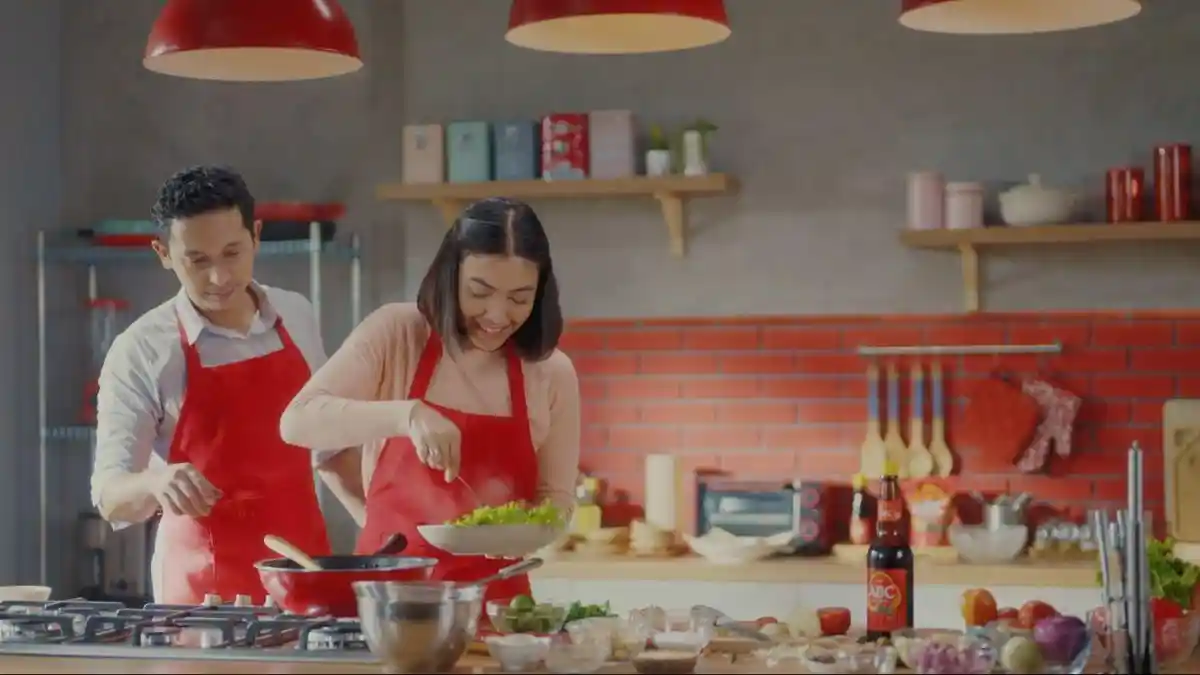 Tips Suami Istri Jaga Kekompakan dan Keharmonisan, Salah Satunya Memasak