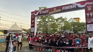 Sebanyak-800-peserta-lari-mengikuti-event-Pilkada-Run-Maros-Minggu-1882024.jpg