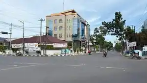 Kondisi-arus-lalu-lintas-di-simpang-Iskandar-Muda-Gajah-Mada-terlihat-lengang.jpg