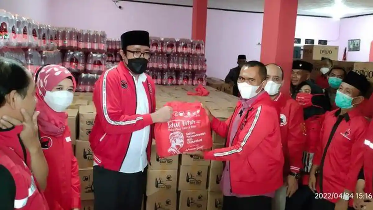 Safari Ramadan di Sumedang, PDIP Sebarkan Paket Sembako Lebaran dari Kader Pusat dan Daerah