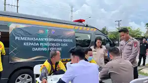 20250614-driver-ojol-periksa-kesehatan-gratis-di-RS-Bhayangkara.jpg