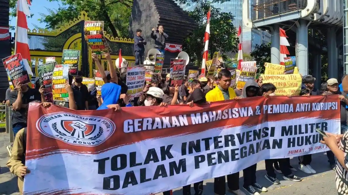 Muncul Karangan Bunga dan Aksi Massa di Polda Metro Dukung Polisi Usut 3 Kasus Korupsi Besar - Tribunnews.com