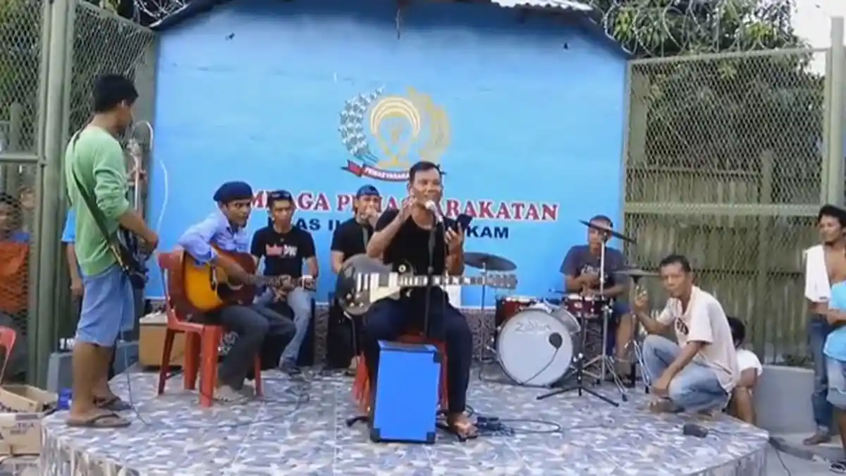 Kalapas Ini Rela Hibur Warga Binaan saat Menunggu Waktu Berbuka
