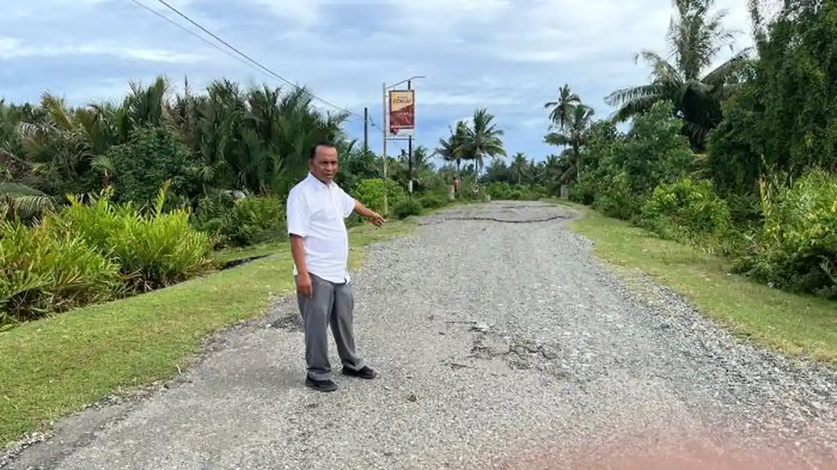Jalan dari Tugu Teuku Umar Meulaboh hingga Tugu Cang Nipah Perlu 'Disolek' Kembali 