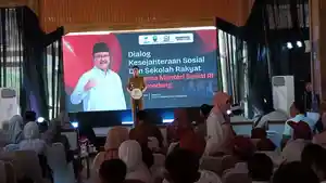 Wakil-Bupati-Sumedang-M-Fajar-Aldila-tampak-menangis-saat-berpidato-di-depan-Menteri-Sosial.jpg