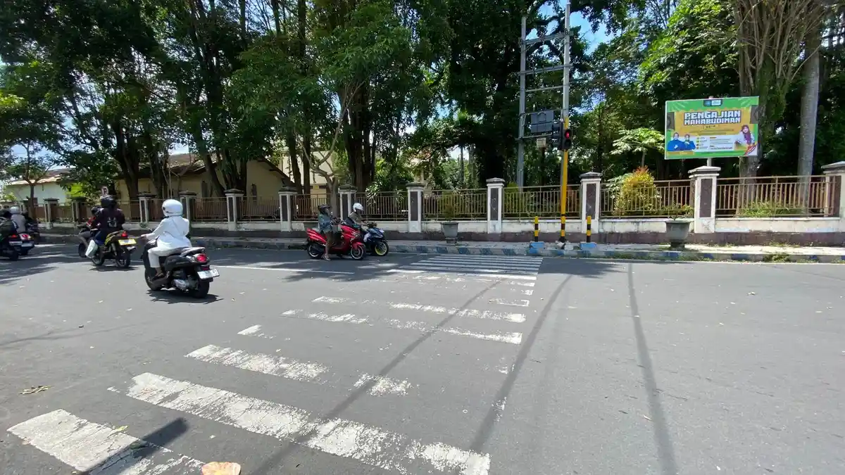Dishub Bondowoso Uji Coba Sistem Dua Arah di Jalan Letnan Sudiono ...