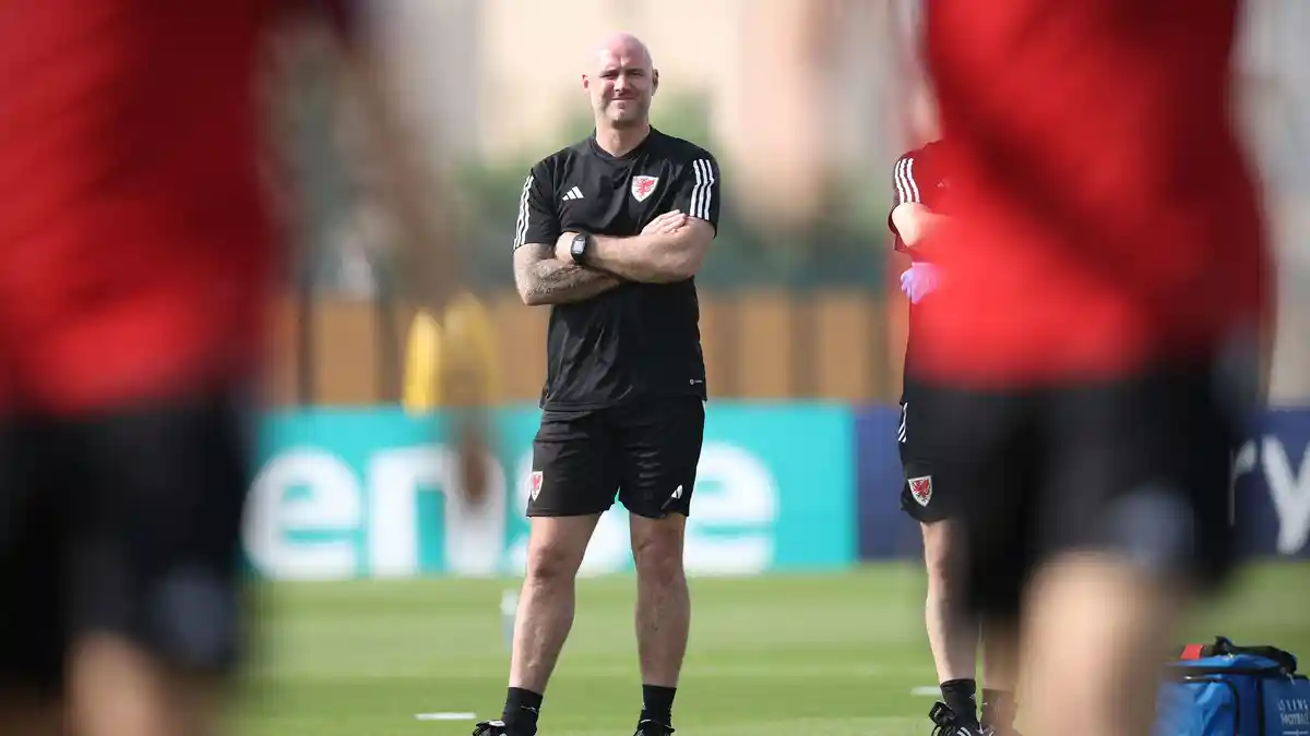 Timnas Wales vs Inggris di Piala Dunia 2022: Bale Cs Kurang Garang, Rob Page Ikhlas Dikritik