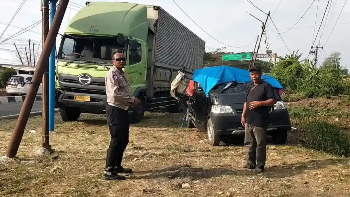 Foto-foto 13 Orang Tewas dalam Kecelakaan Maut di Jalur Tengkorak Indramayu - Tribunnews.com
