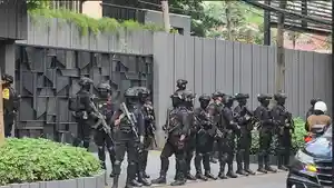 KPK-Geledah-Rumah-Silmy-Karim_3.jpg