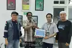 20251218-PT-Timah-Tbk-serahkan-bantuan-kepada-Sukardi.jpg