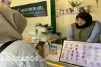 20260606-Seorang-pelanggan-melakukan-pembayaran-menggunakan-QRIS-BRI.jpg
