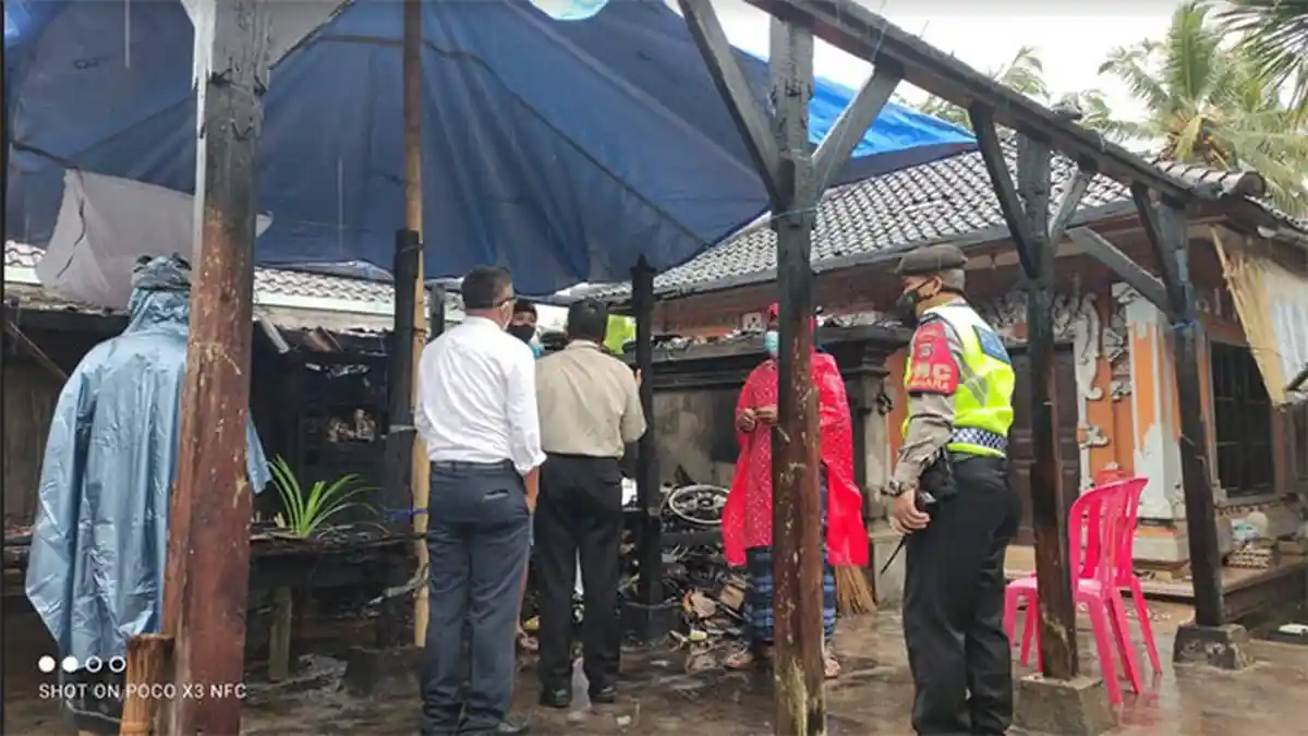 Bale Gede Terbakar Bersama Jenazah di Tabanan, Keluarga Suyadnya Tetap Laksanakan Upacara Pengabenan