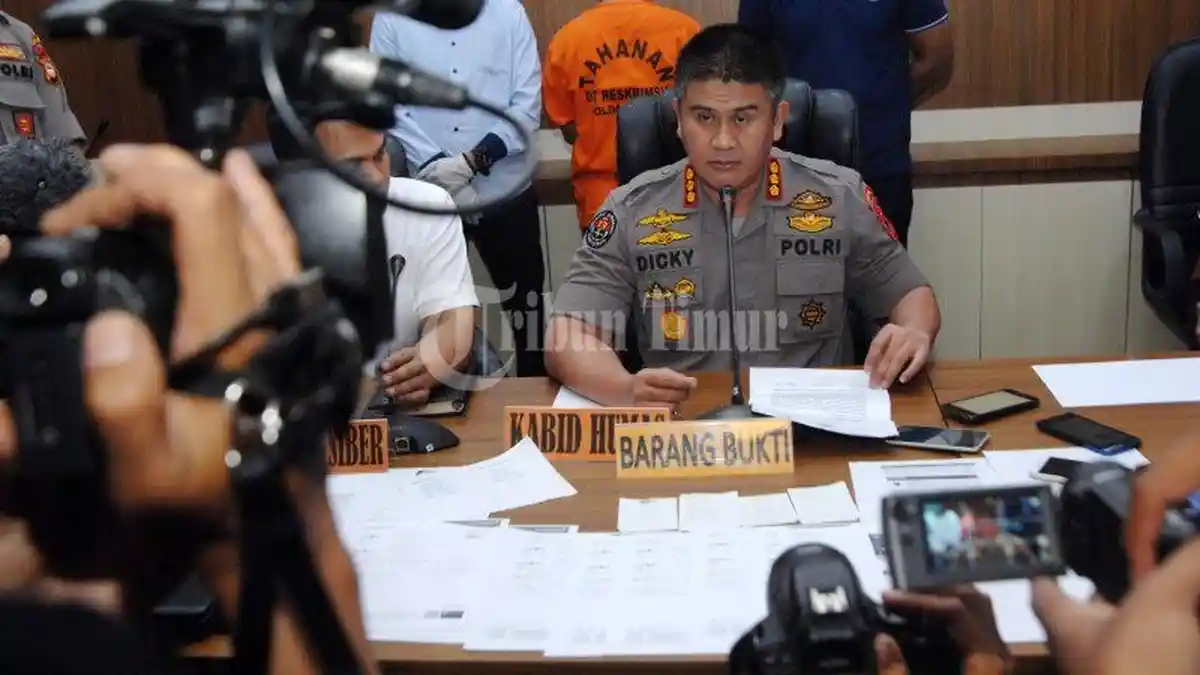 FOTO: Polda Sulsel Rilis Kasus Penipuan Tiket Pesawat Murah - kidi1.jpg