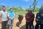 Perwakilan-PT-Duta-Putra-Lexindo-Bolesa-saat-menyerahkan-bantuan-sapi.jpg