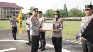 pengharaankapolrestlandak.jpg