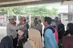 Lawan Arus di Bawah Flyover Peterongan Jombang, Puluhan Pengendara Motor Dihukum Polisi Baca Doa