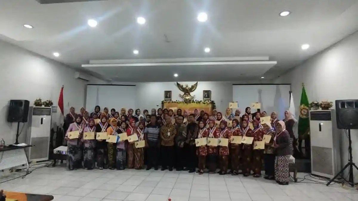Pekka Kendal Bekerjasama dengan Akademi Paradigta Wisuda 56 Peserta 