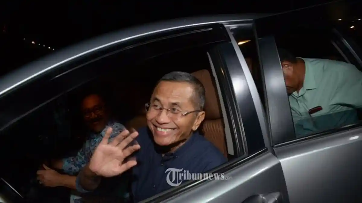 Pemeriksaan Dahlan Iskan Dihentikan Sementara, Ada Apa?