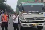 Petugas-Dishub-Pekanbaru-dapati-truk-tonase-besar-masuk-Jalan-Jendral-Sudirman.jpg