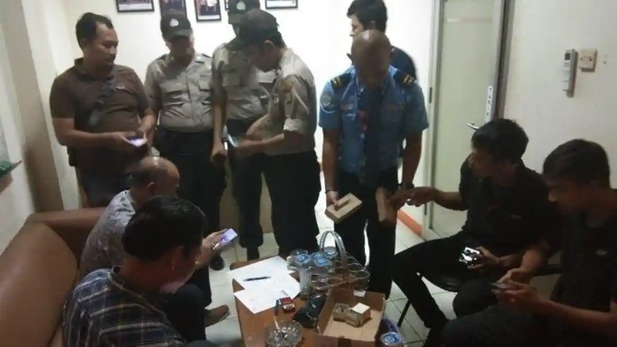 Polisi Temukan Senjata Api Rakitan Jenis Revolver di Area Kargo Bandara Soekarno-Hatta