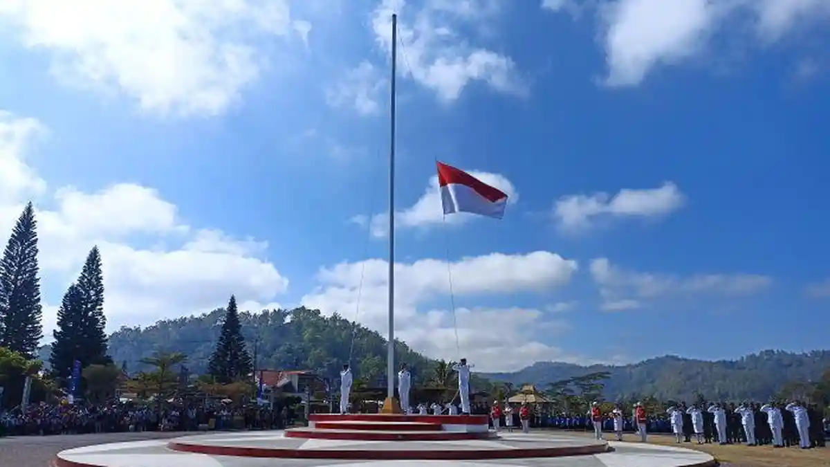 Bupati Andreas Paru Pimpin Upacara HUT Ke-79 Tingkat Kabupaten Ngada